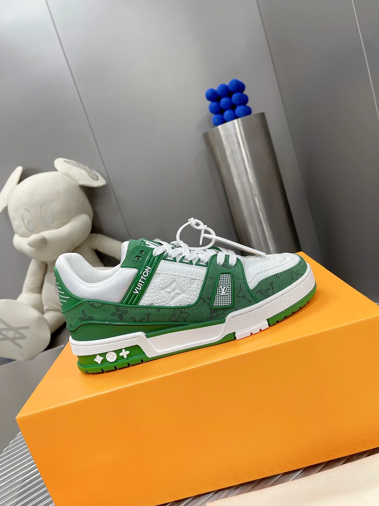 👟👟Ex-factory price 840👟👟The highest version on the Internet⚠️Feel free to compare! 2021🔥New model, purchase quality LV~Louis Vuitton by Virgin Abloh’s best-looking sneakers, Donkey Brand strongly recommends new products, official website limited edition retro basketball sneakers! Both high and low tops cost money to purchase 1:1 accurate replicas of the originals. The details are invincible, full of sincerity, imported custom-made original cowhide, the original package method is the same, the details are 100% restored, and the private model customized the original one-piece T👟👟factory price U outsole, which is different from other brands. Without the original version, this effect cannot be achieved! 35-45 (46 is custom-made and non-refundable) Some colors are available in women’s styles